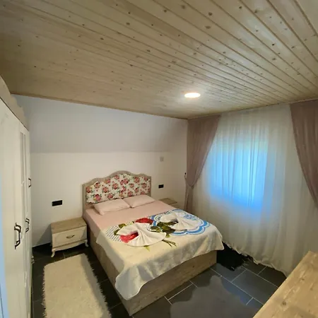 Nyaraló Goecebe House *