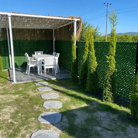 Nyaraló Goecebe House *